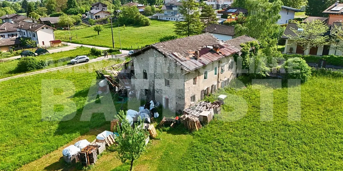PORZIONE DI RUSTICO DA RISTRUTTURARE