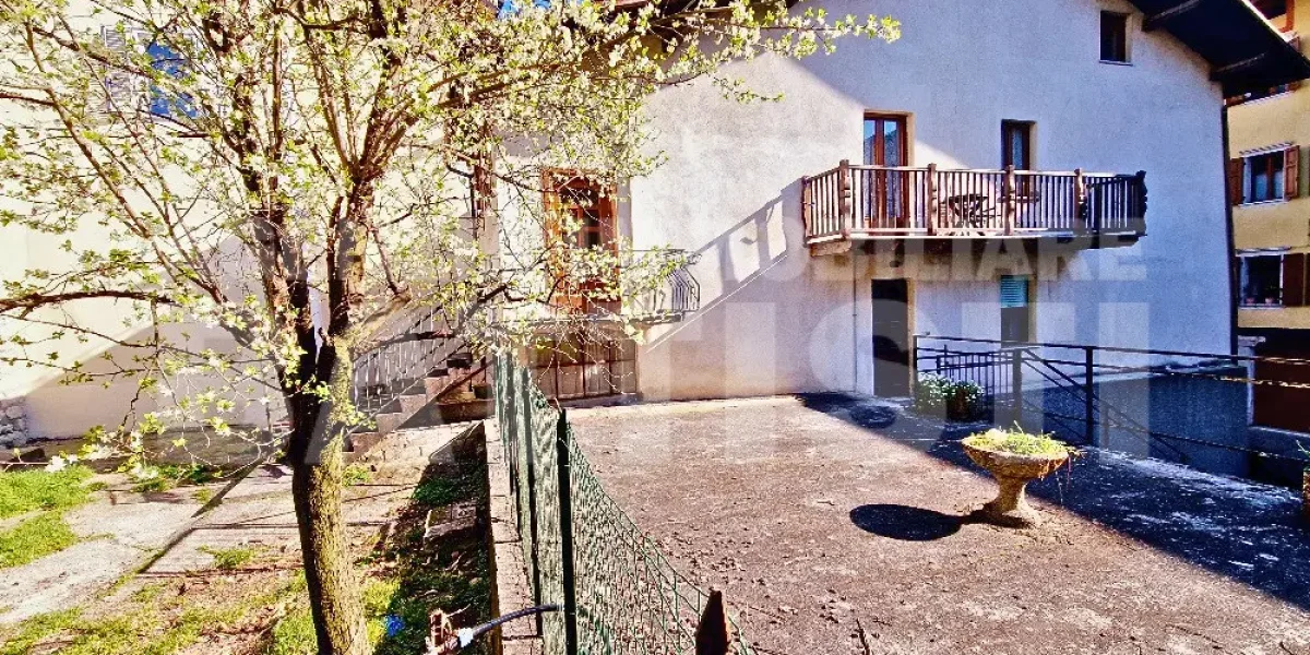 CASA INDIPENDENTE CON GIARDINO