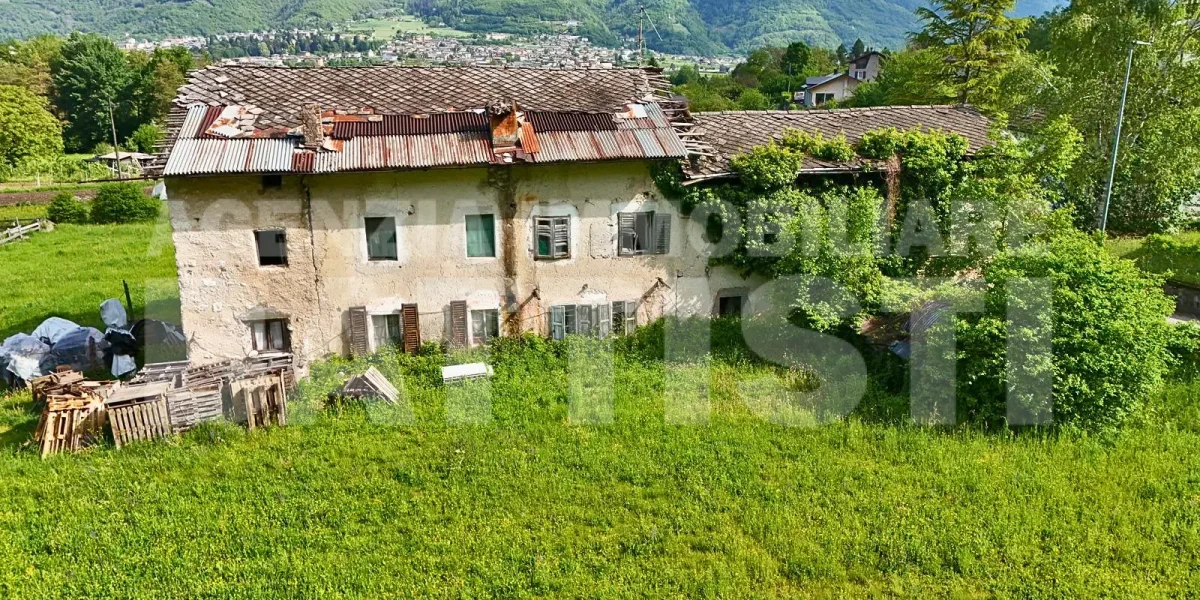 PORZIONE DI RUSTICO DA RISTRUTTURARE