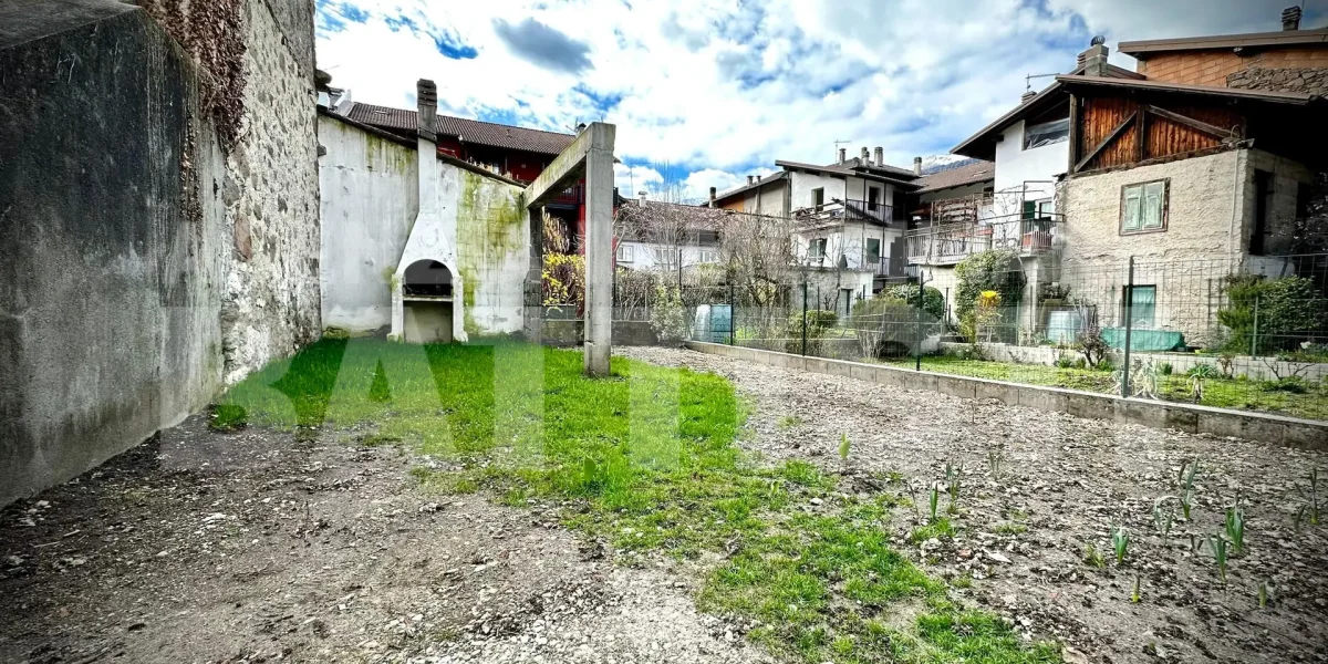 APPARTAMENTO ARREDATO CON GIARDINO