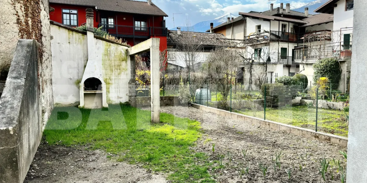 APPARTAMENTO ARREDATO CON GIARDINO