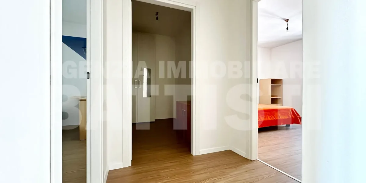 APPARTAMENTO ARREDATO CON GIARDINO