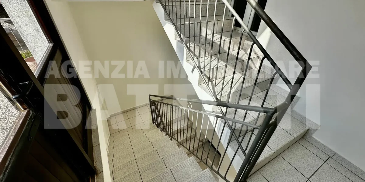 APPARTAMENTO ARREDATO CON GIARDINO