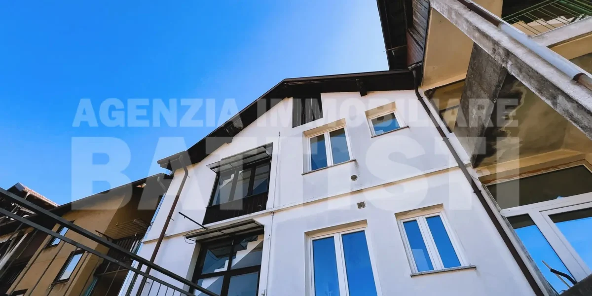 APPARTAMENTO ARREDATO CON GIARDINO