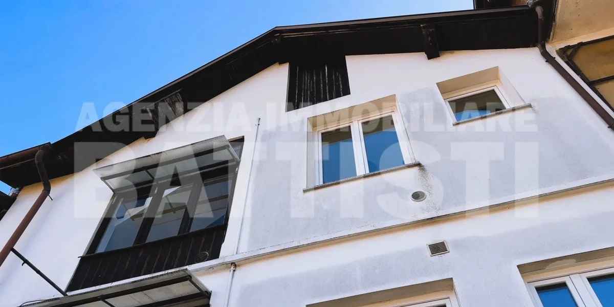 APPARTAMENTO ARREDATO CON GIARDINO