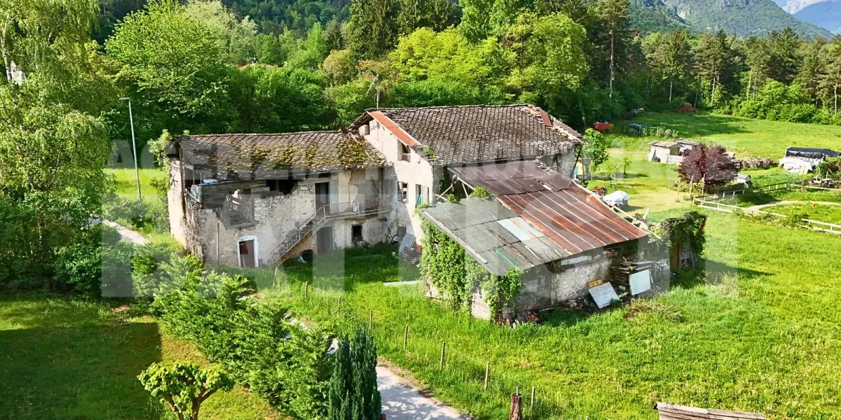 PORZIONE DI RUSTICO DA RISTRUTTURARE