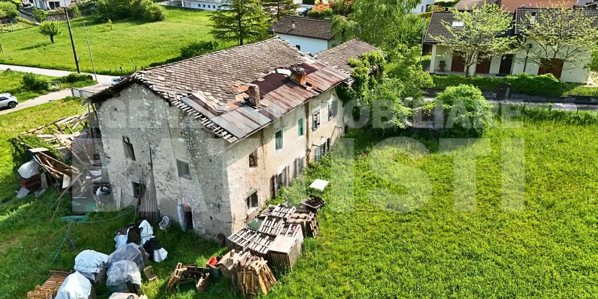PORZIONE DI RUSTICO DA RISTRUTTURARE