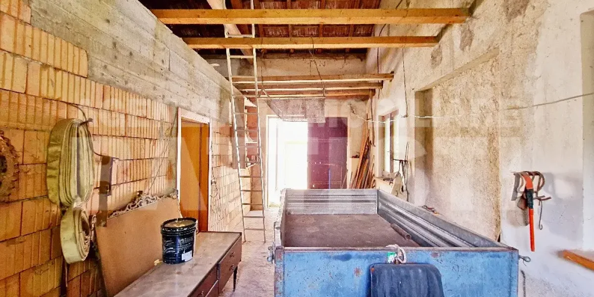 CASA INDIPENDENTE CON TERRENO