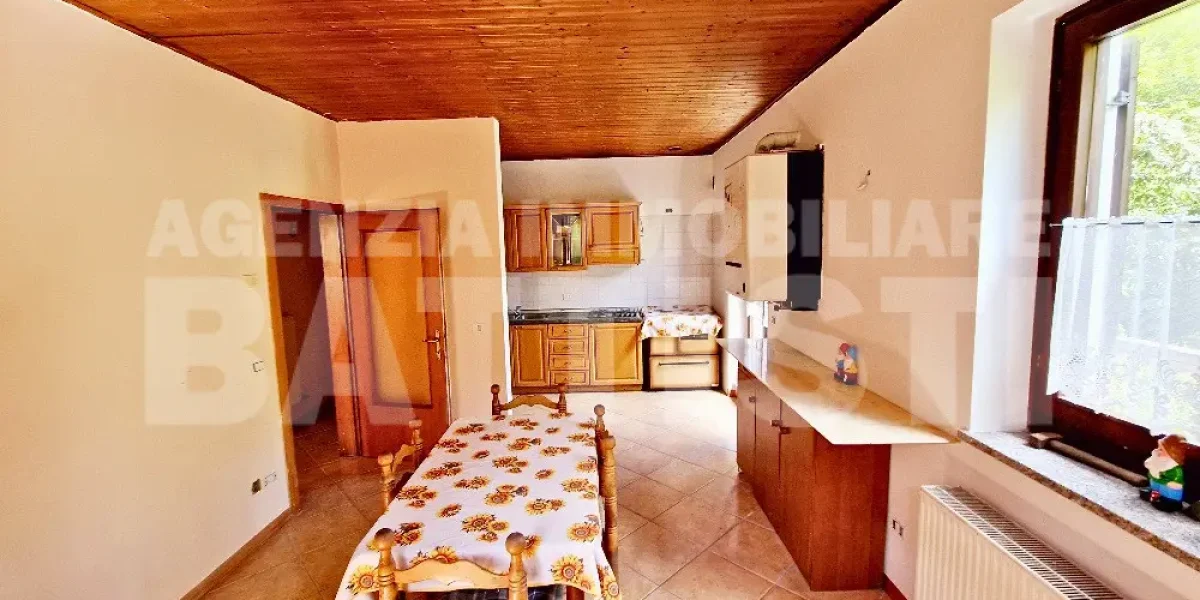 CASA INDIPENDENTE CON TERRENO