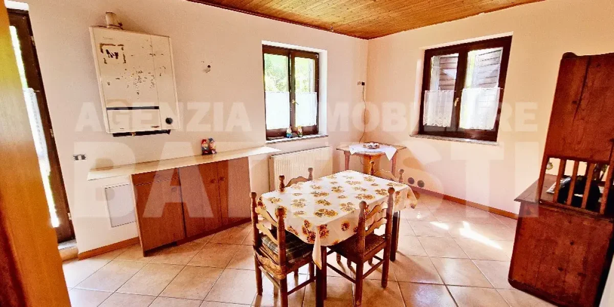 CASA INDIPENDENTE CON TERRENO