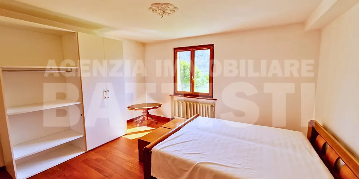 APPARTAMENTO CON TERRENO EDIFICABILE