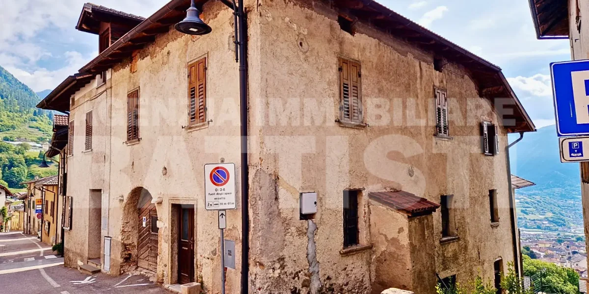INTERA PORZIONE IN CENTRO