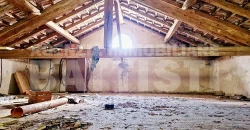 CASA INDIPENDENTE CON TERRENO