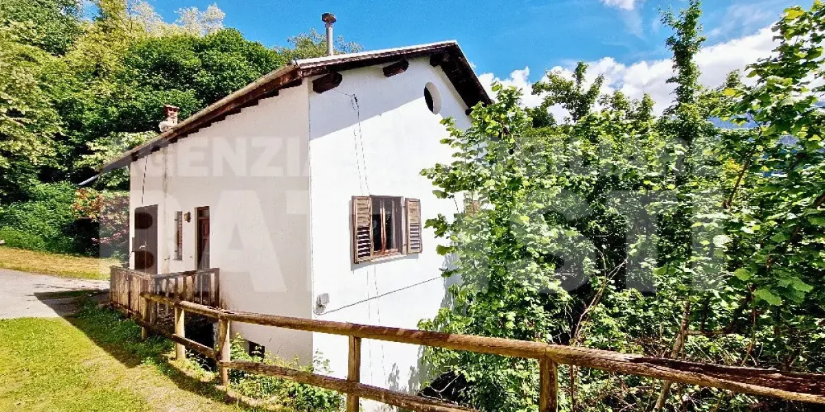 CASA INDIPENDENTE CON TERRENO
