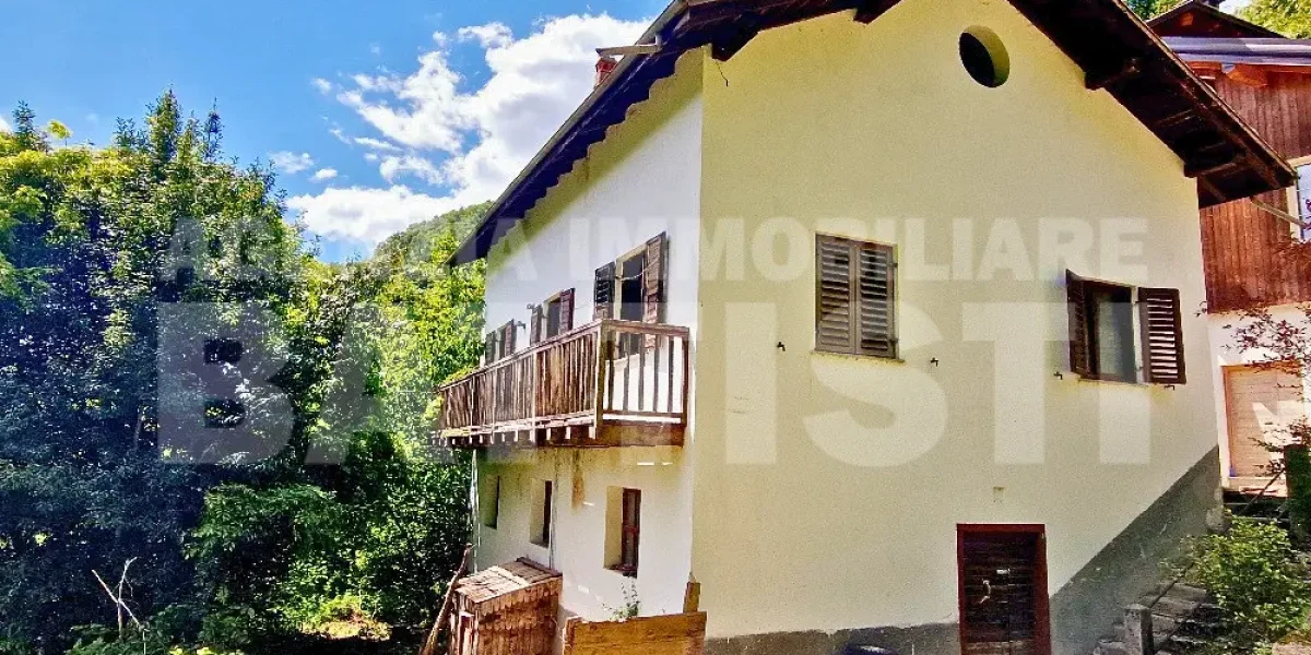 CASA INDIPENDENTE CON TERRENO