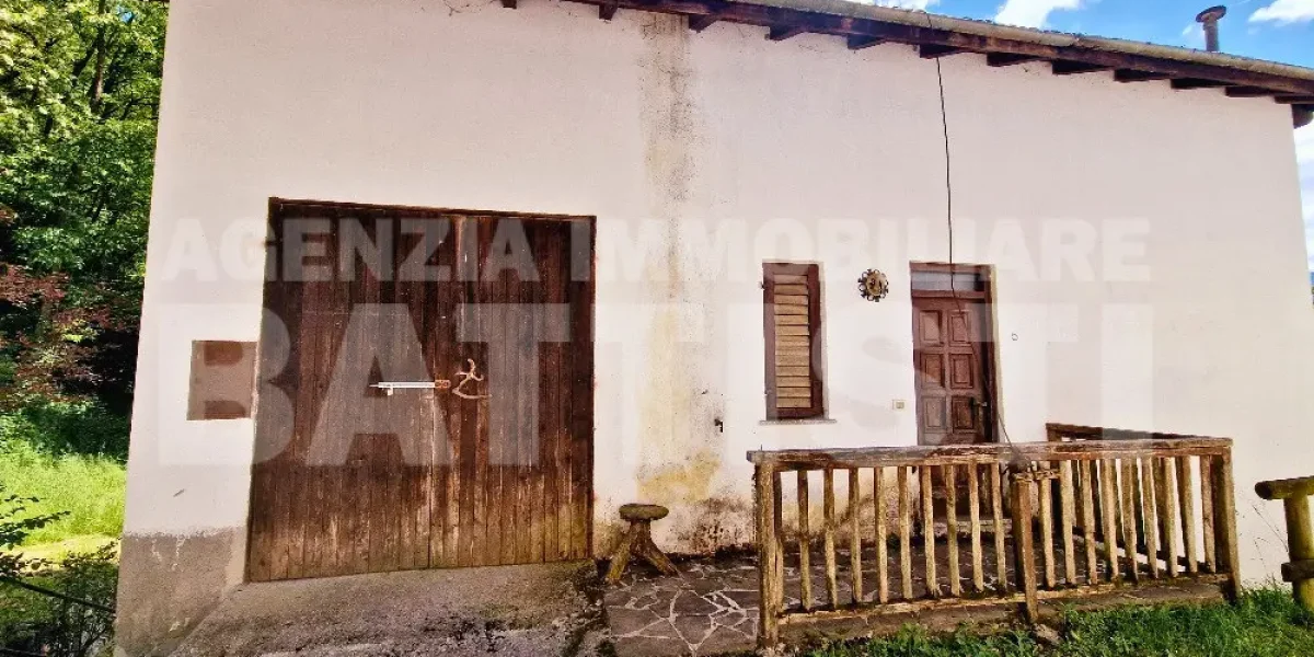 CASA INDIPENDENTE CON TERRENO