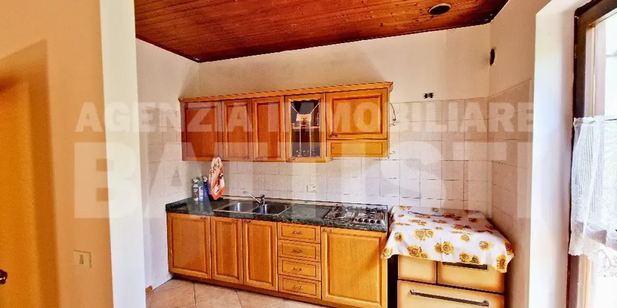 CASA INDIPENDENTE CON TERRENO