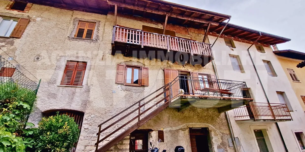 PORZIONE TERRA-TETTO