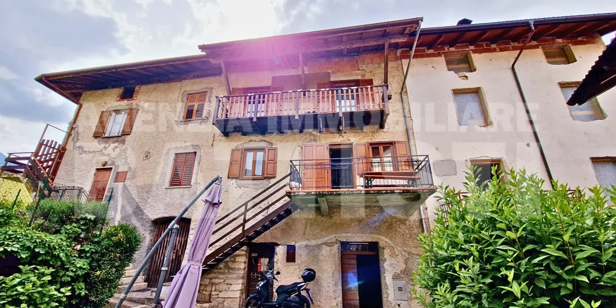 PORZIONE TERRA-TETTO