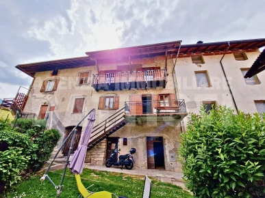 PORZIONE TERRA-TETTO