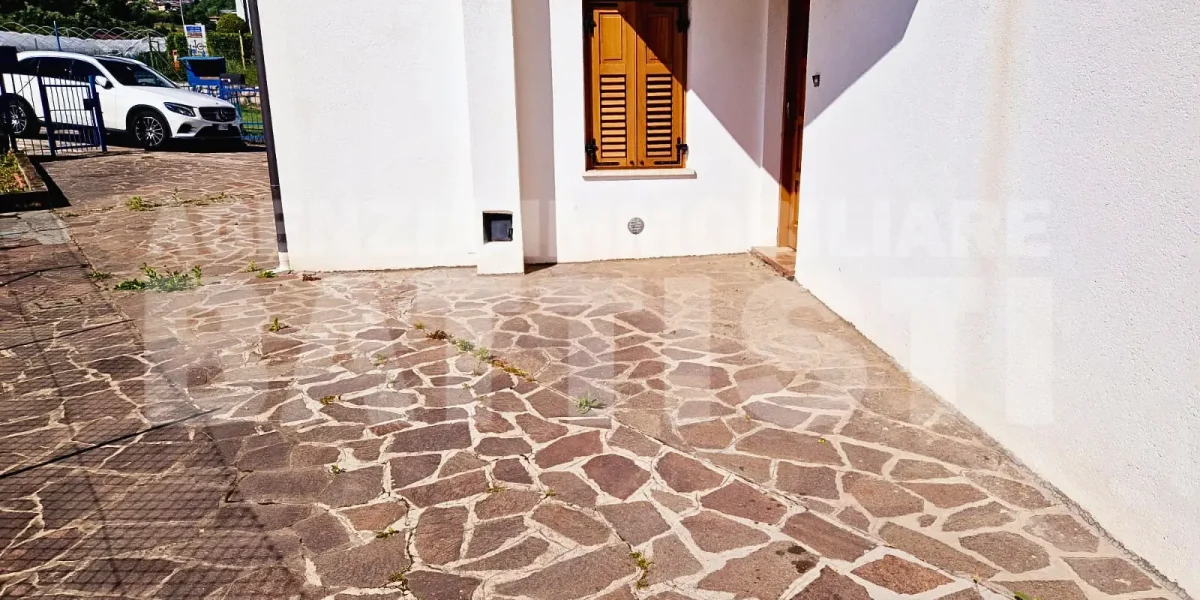 APPARTAMENTO CON TERRENO EDIFICABILE