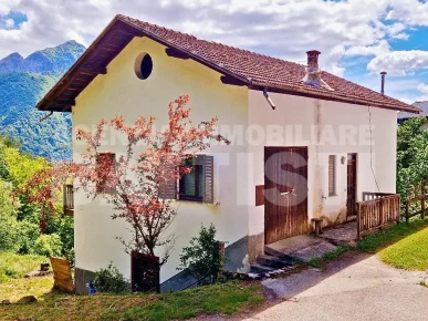 CASA INDIPENDENTE CON TERRENO
