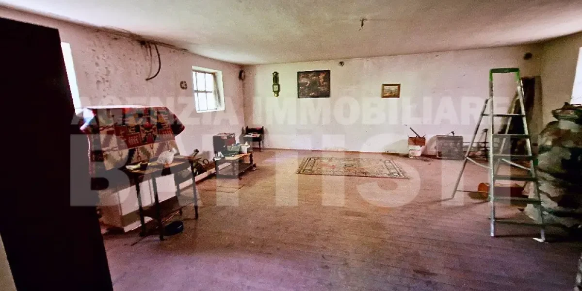 CASA INDIPENDENTE CON TERRENO