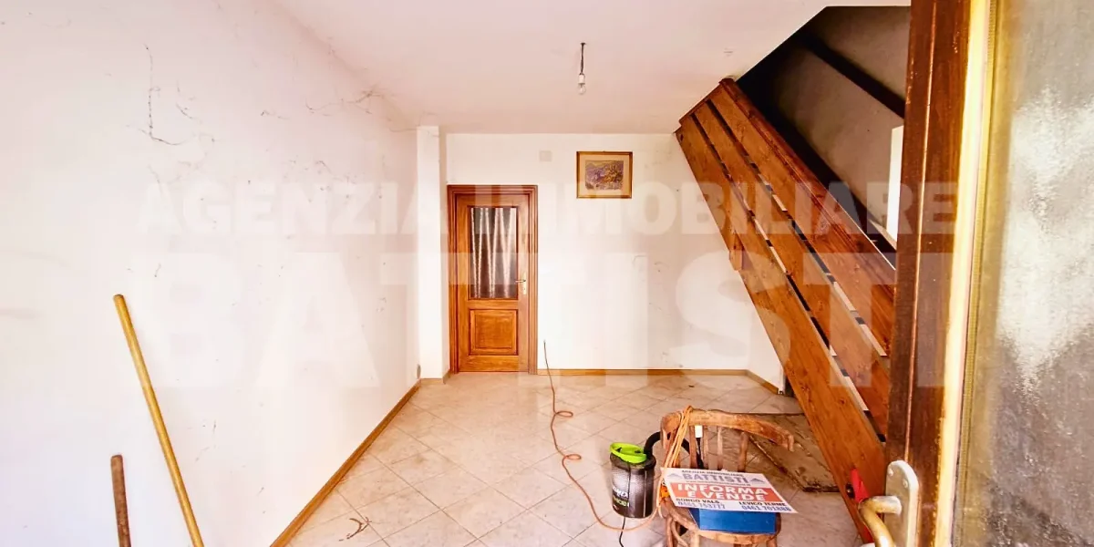INTERA PORZIONE IN CENTRO