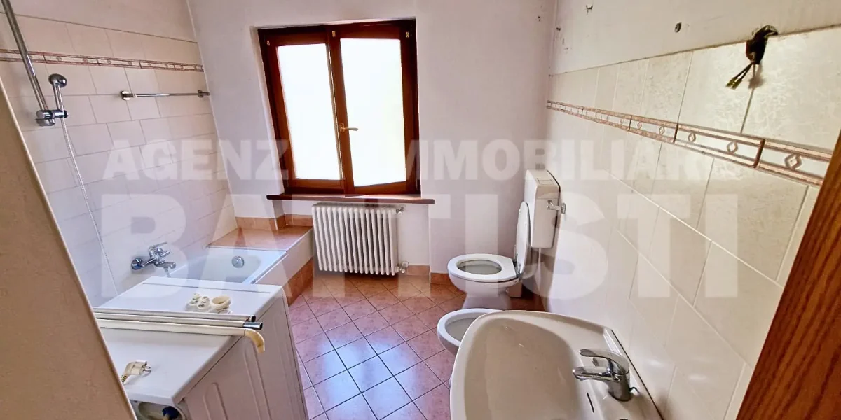 APPARTAMENTO CON TERRENO EDIFICABILE