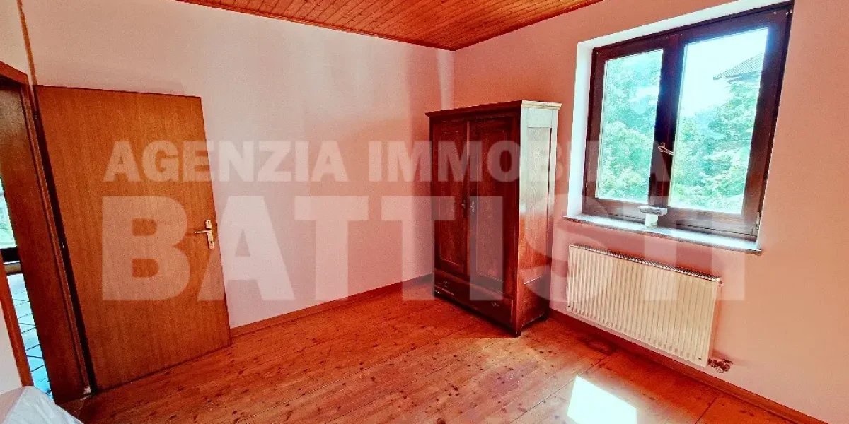 CASA INDIPENDENTE CON TERRENO