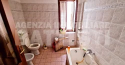 INTERA PORZIONE IN CENTRO