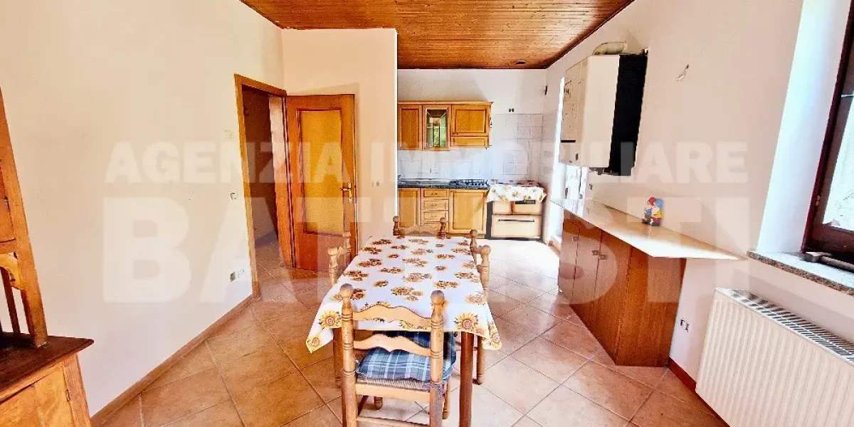 CASA INDIPENDENTE CON TERRENO