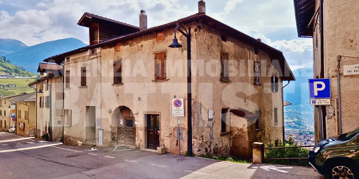 INTERA PORZIONE IN CENTRO