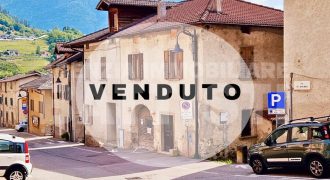 INTERA PORZIONE IN CENTRO