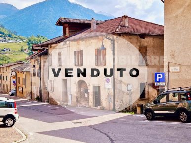 INTERA PORZIONE IN CENTRO
