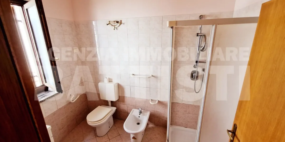 CASA INDIPENDENTE CON TERRENO
