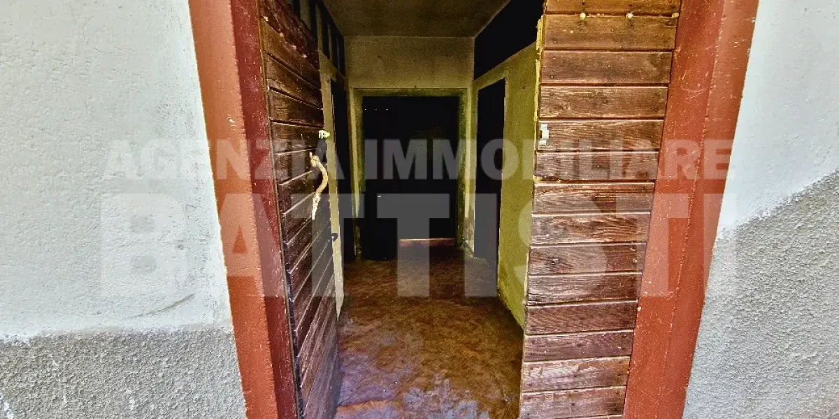 CASA INDIPENDENTE CON TERRENO