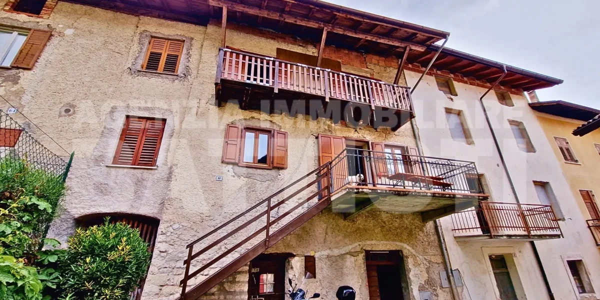 PORZIONE TERRA-TETTO