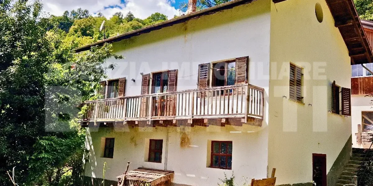 CASA INDIPENDENTE CON TERRENO