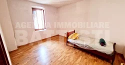 INTERA PORZIONE IN CENTRO