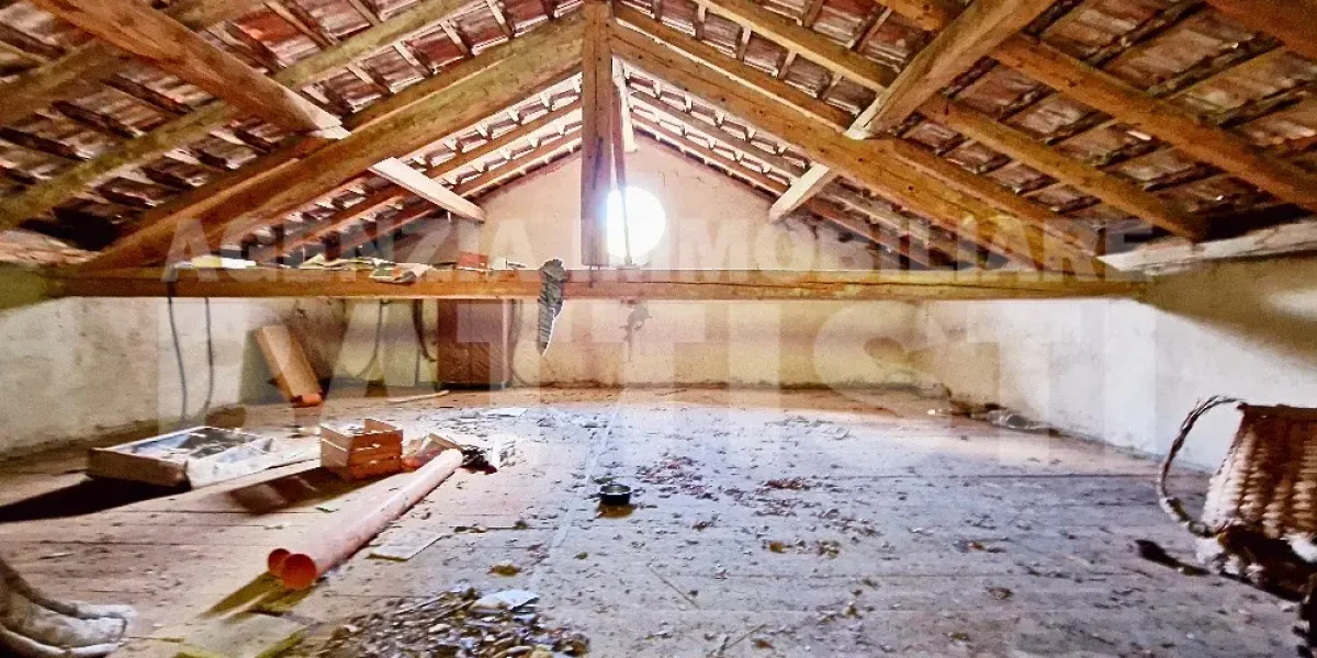 CASA INDIPENDENTE CON TERRENO