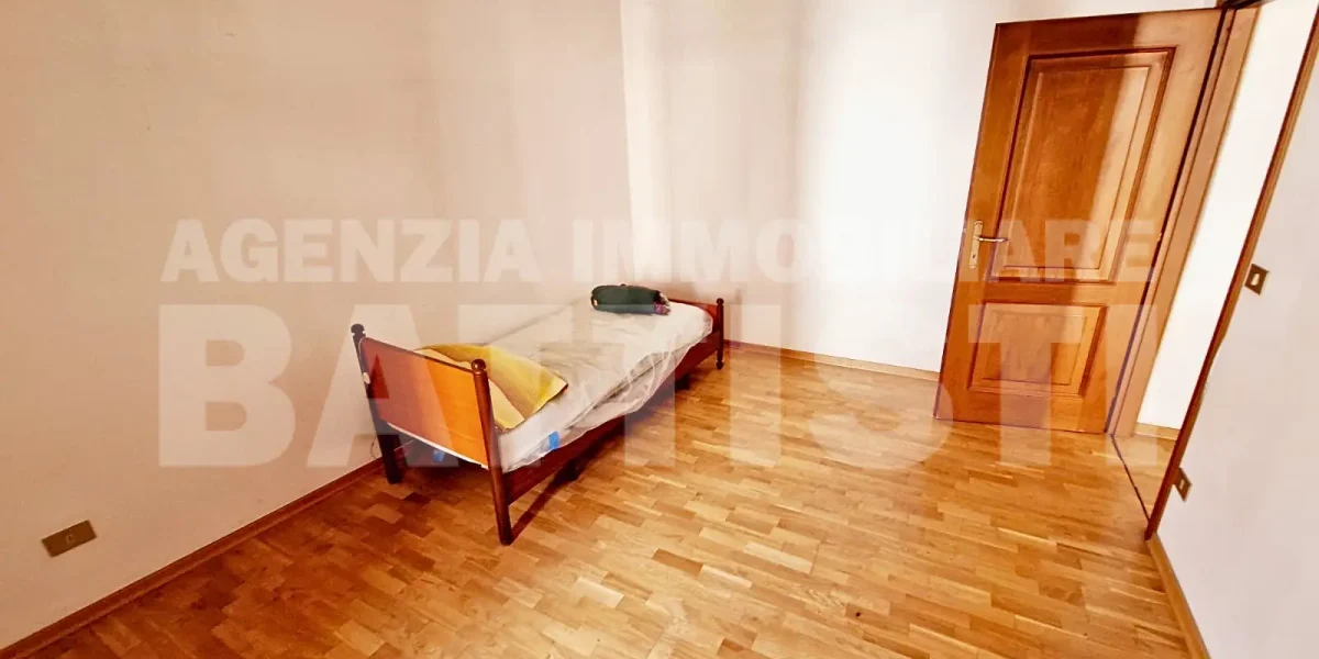 INTERA PORZIONE IN CENTRO