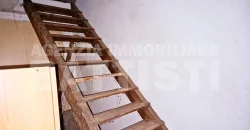 INTERA PORZIONE IN CENTRO