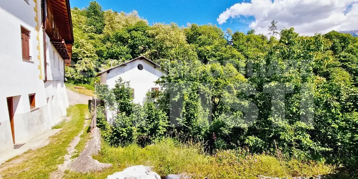 CASA INDIPENDENTE CON TERRENO