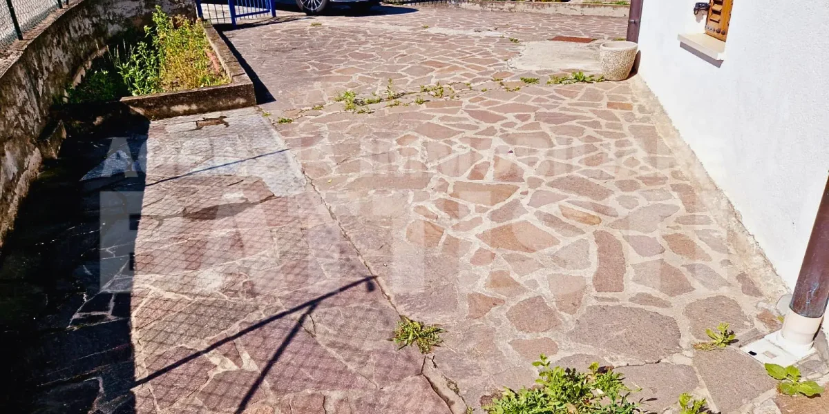 APPARTAMENTO CON TERRENO EDIFICABILE