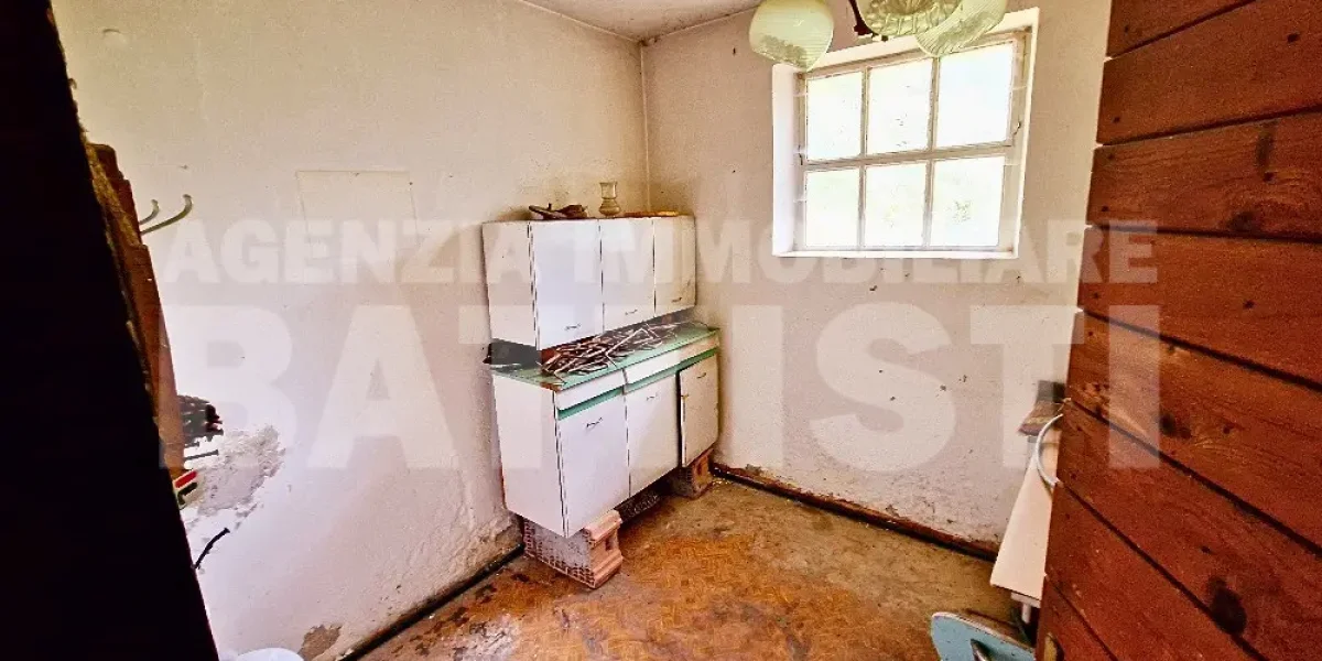 CASA INDIPENDENTE CON TERRENO