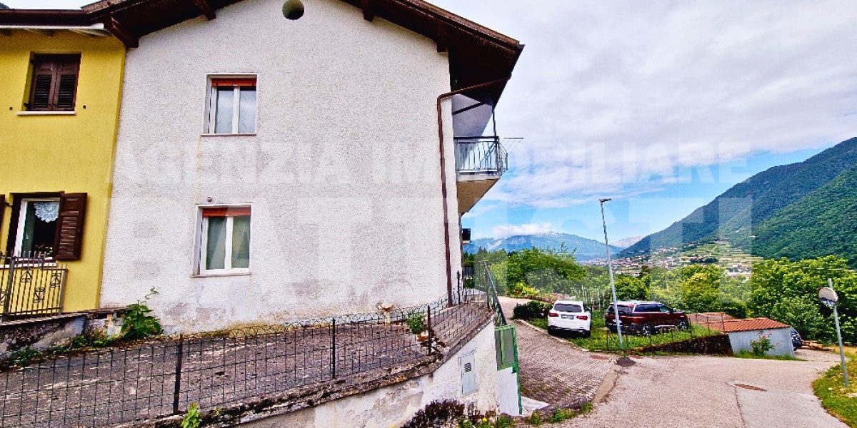 PORZIONE CON CORTILE PRIVATO