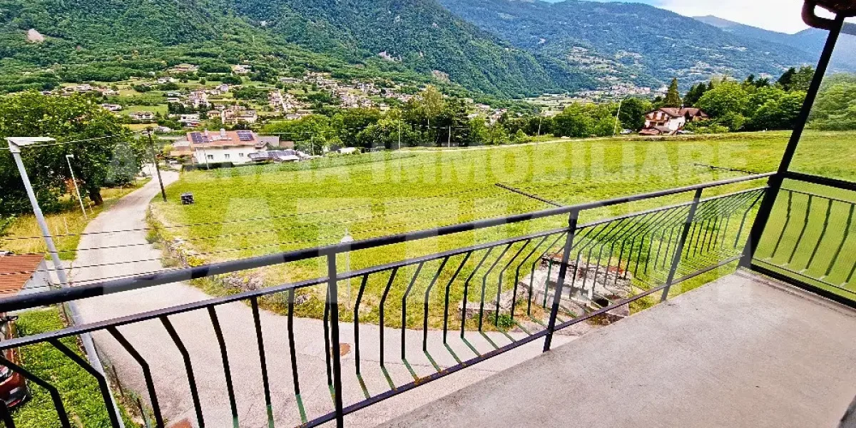 PORZIONE CON CORTILE PRIVATO