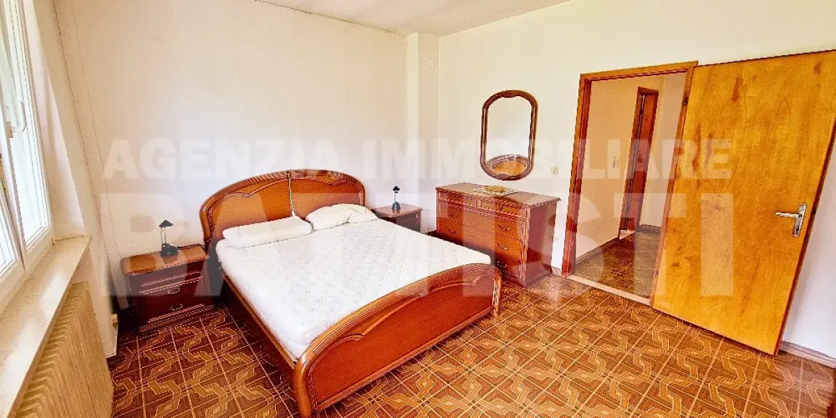 PORZIONE CON CORTILE PRIVATO