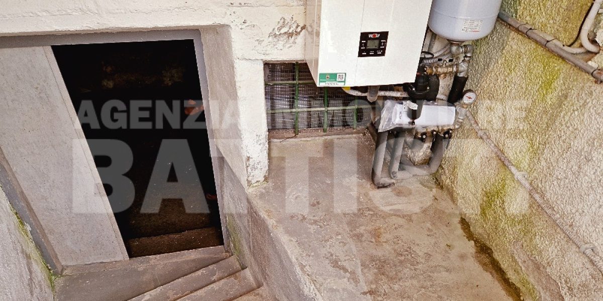PORZIONE CON CORTILE PRIVATO
